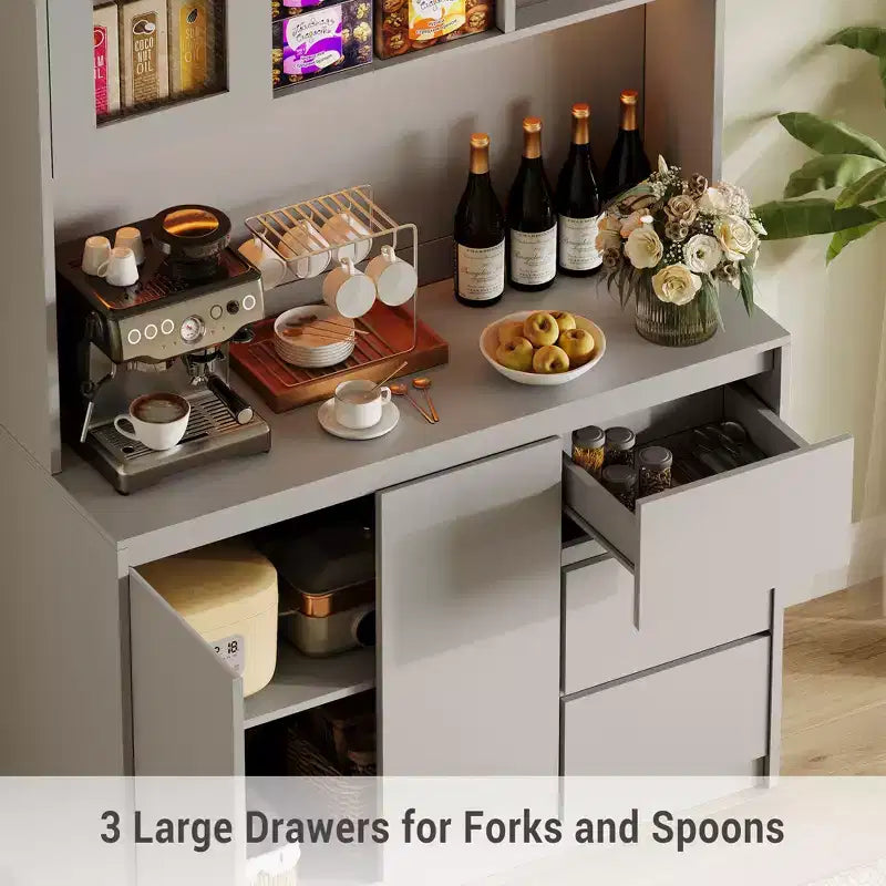 Garde-manger haut de cuisine de 71 po avec lumières LED et station de charge, armoire de garde-manger d'angle réglable avec étagère pour micro-ondes