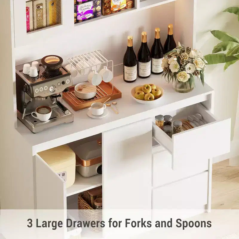 Garde-manger haut de cuisine de 71 po avec lumières LED et station de charge, armoire de garde-manger d'angle réglable avec étagère pour micro-ondes