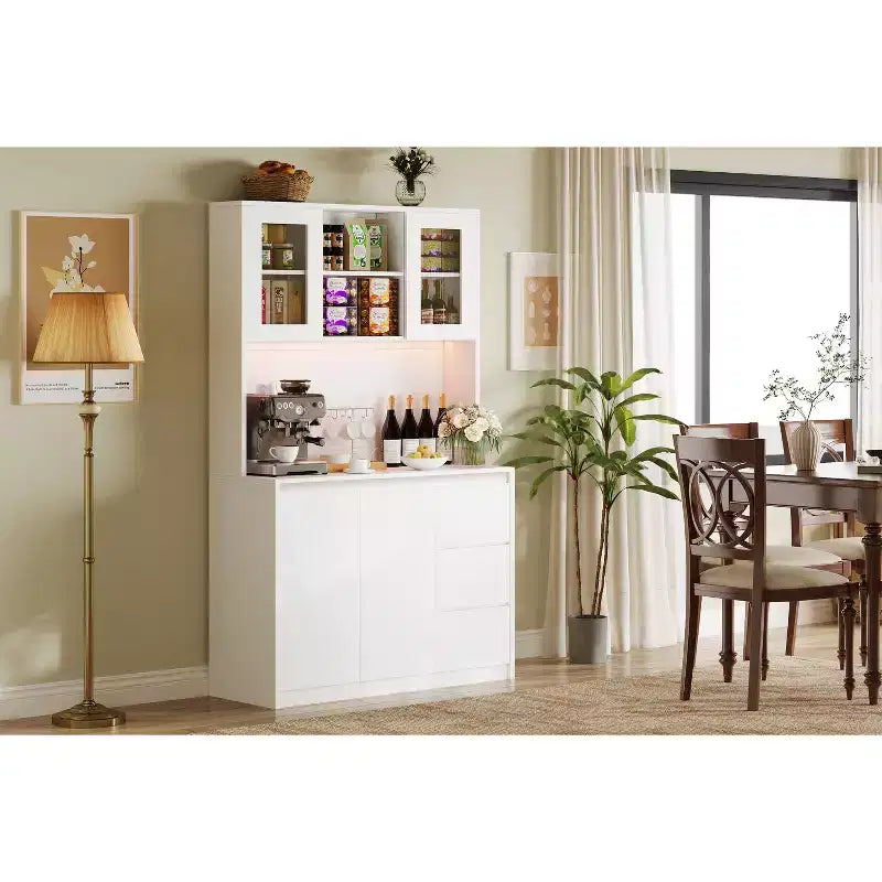 Garde-manger haut de cuisine de 71 po avec lumières LED et station de charge, armoire de garde-manger d'angle réglable avec étagère pour micro-ondes