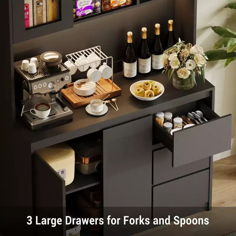 Garde-manger haut de cuisine de 71 po avec lumières LED et station de charge, armoire de garde-manger d'angle réglable avec étagère pour micro-ondes