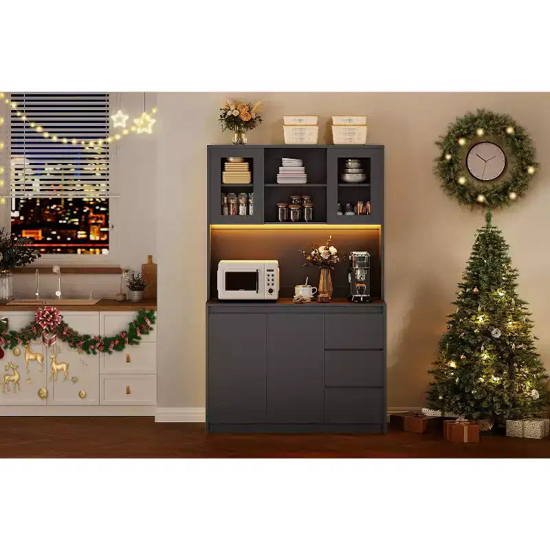 Garde-manger haut de cuisine de 71 po avec lumières LED et station de charge, armoire de garde-manger d'angle réglable avec étagère pour micro-ondes